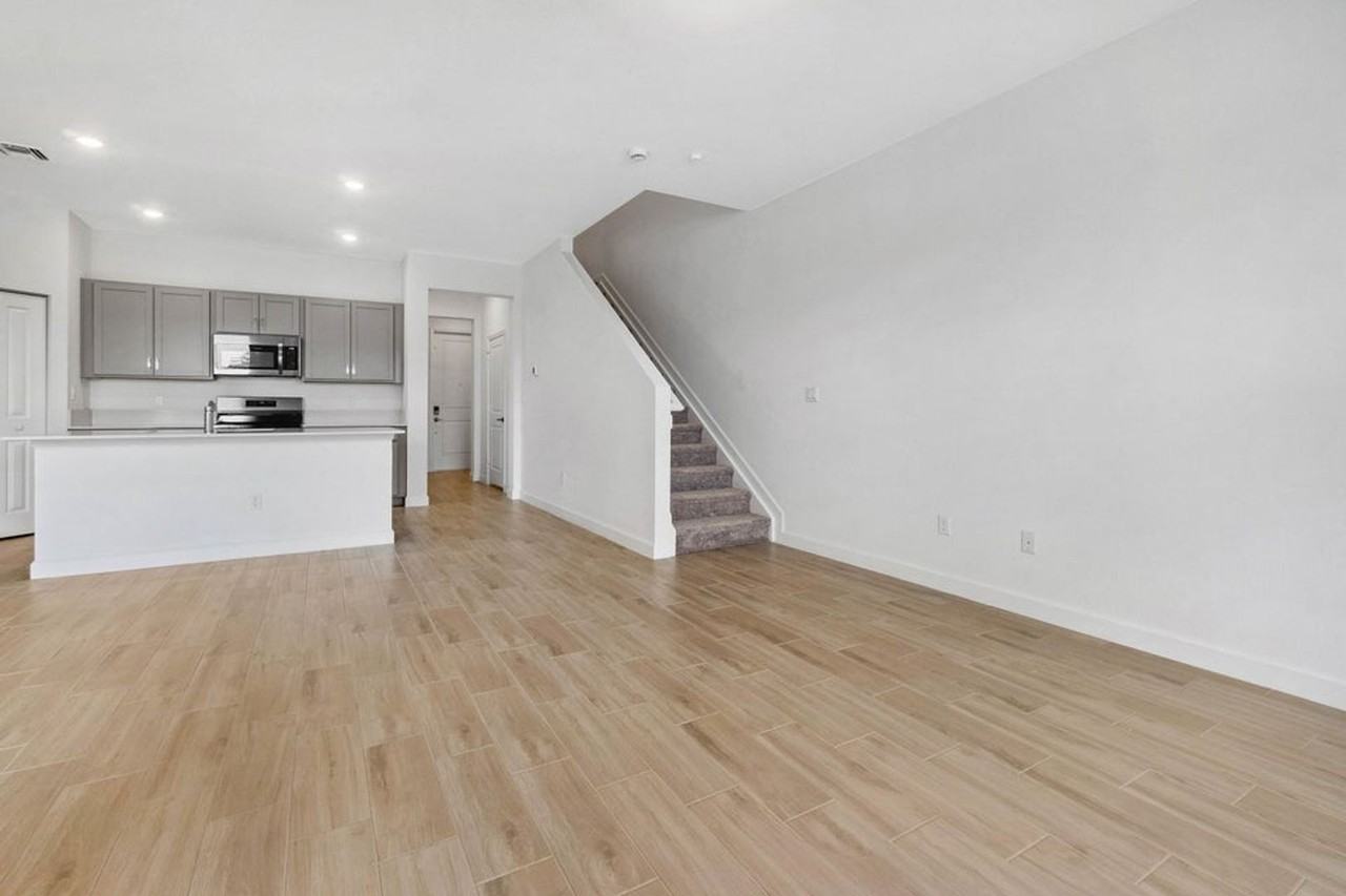 4159 Lagoon Shore Dr - Photo 4 of 32