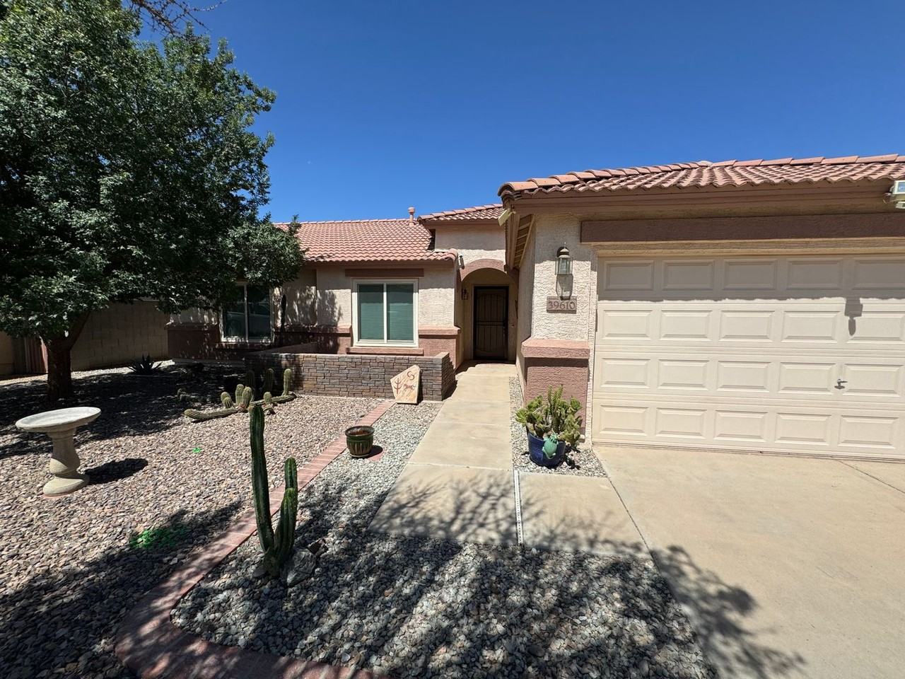 39610 N Cumberland Dr - Photo 2 of 19