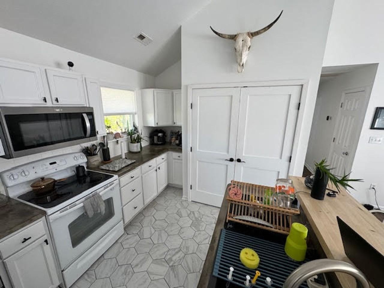 616 Vista Lake Dr - Photo 2 of 10