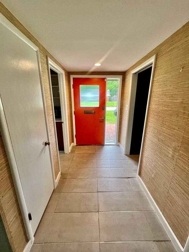 4225 S Oswego Ave - Photo 2 of 35