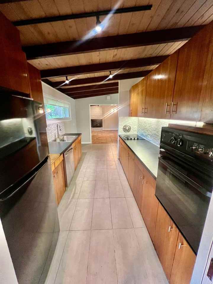 4225 S Oswego Ave - Photo 3 of 35