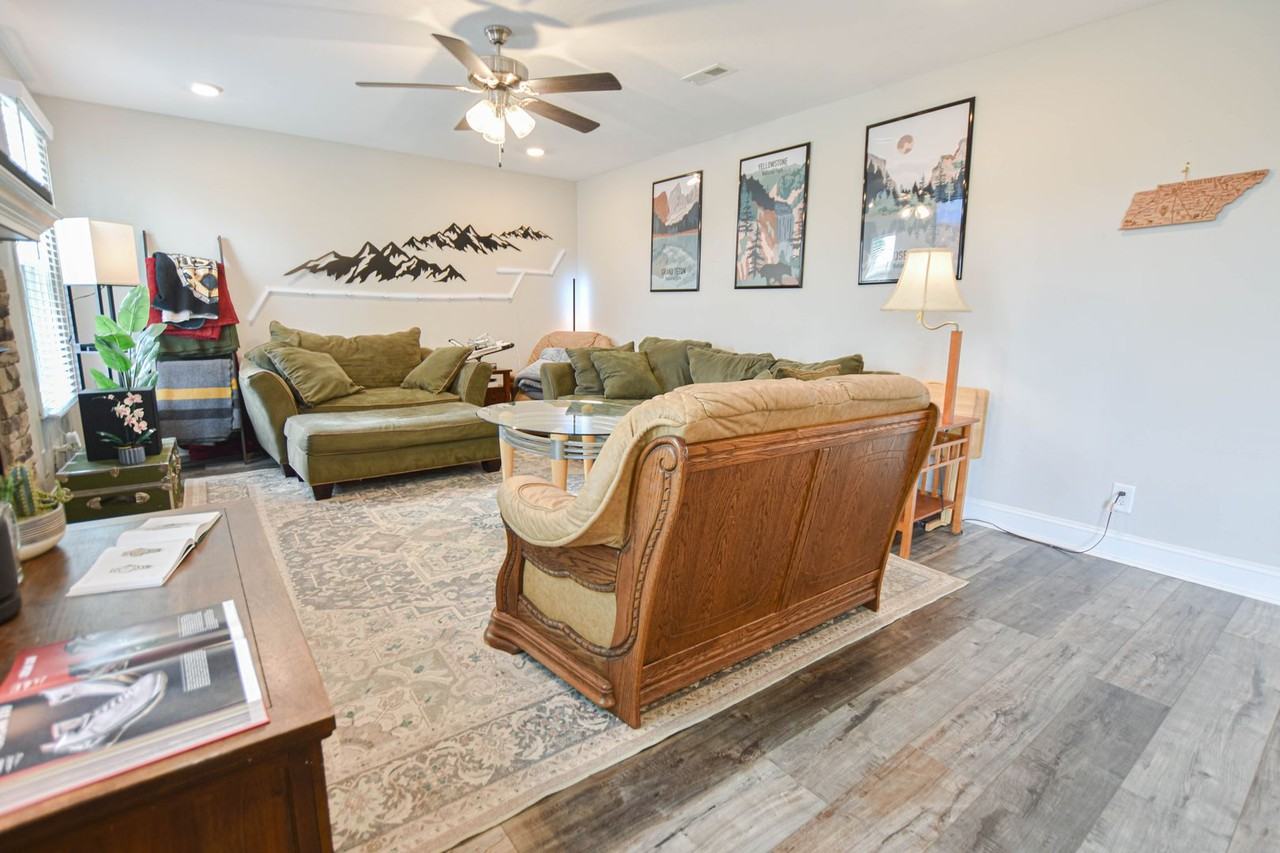 436 Kinslow Ct - Photo 5 of 17