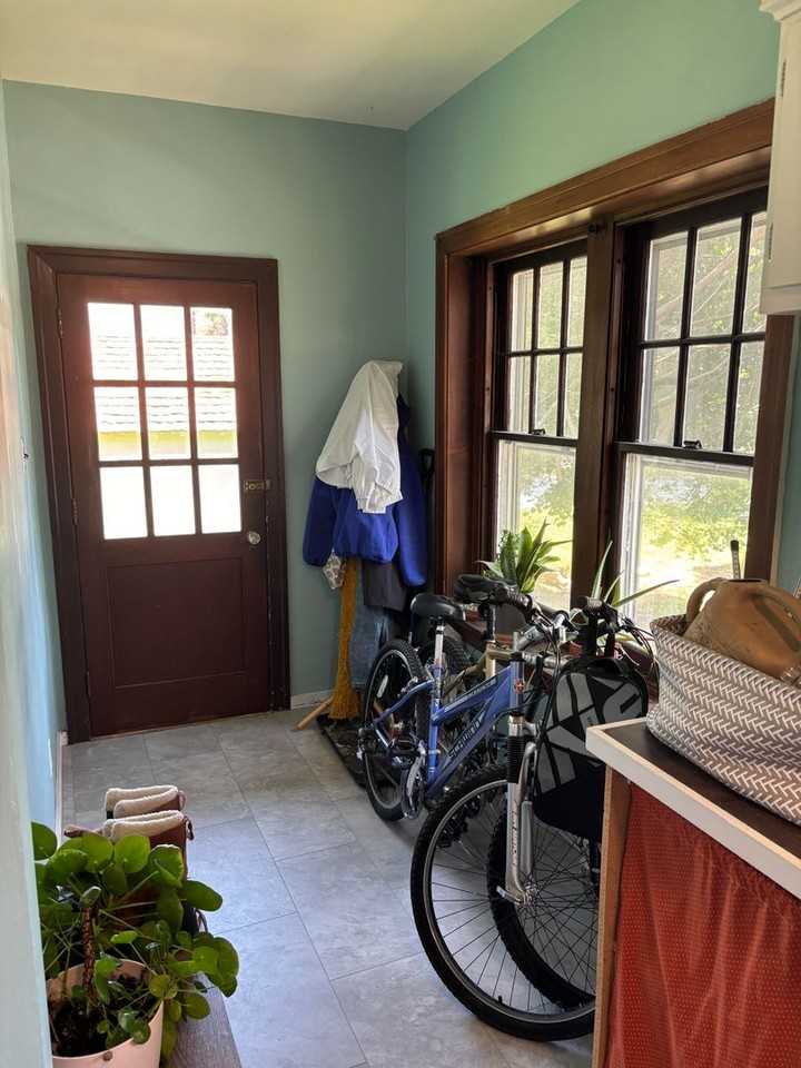 160 Main St - Photo 2 of 10