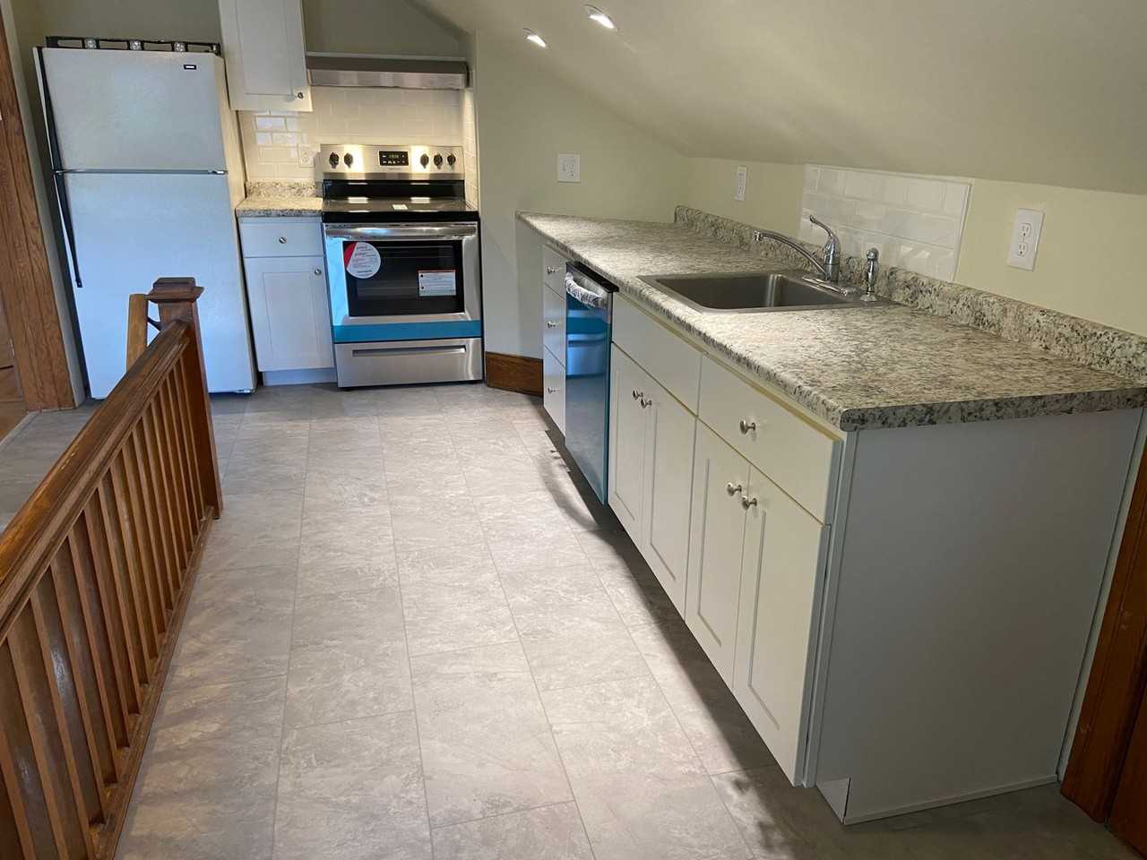 160 Main St - Photo 3 of 10