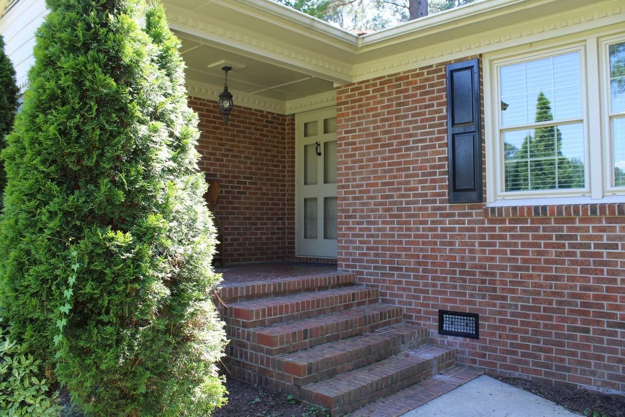 1409 Chesnee Dr Nw - Photo 2 of 35