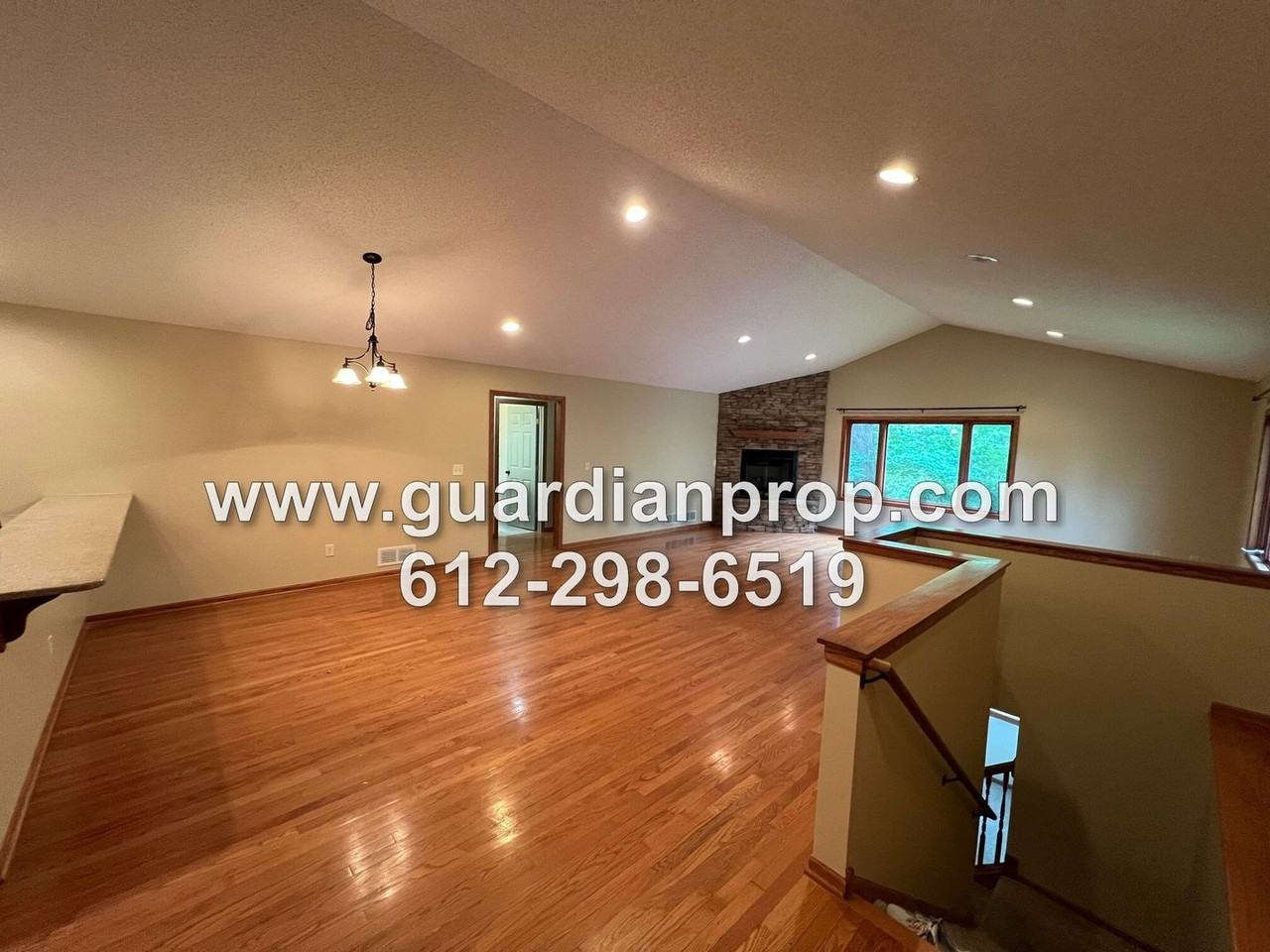 1158 Summit Ave - Photo 3 of 20