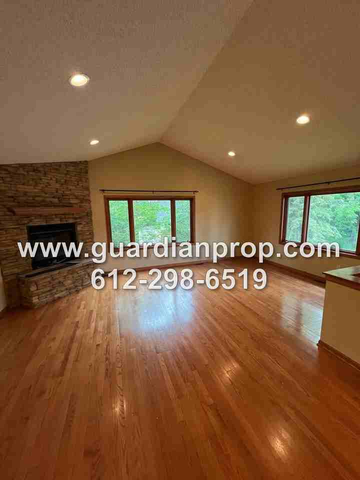 1158 Summit Ave - Photo 7 of 20