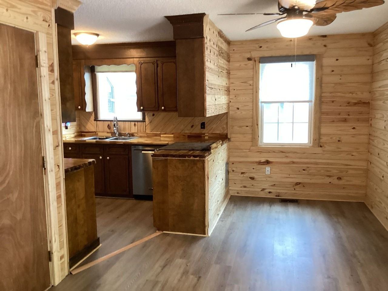 1921 Hallman St - Photo 2 of 15