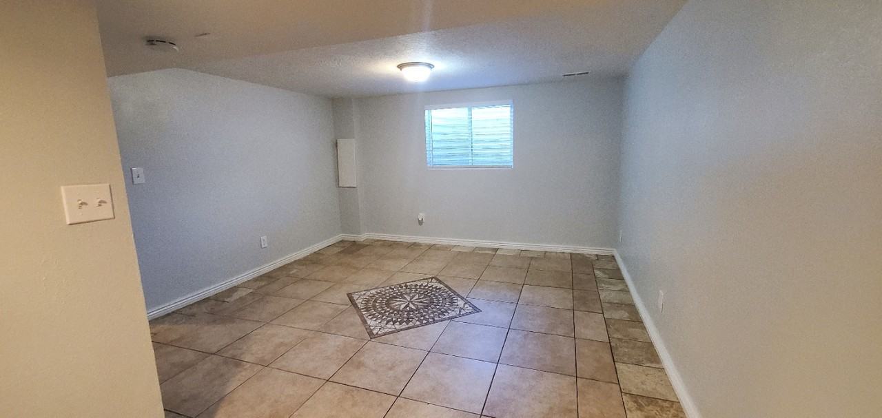 5295 S 1760 W #B - Photo 3 of 12