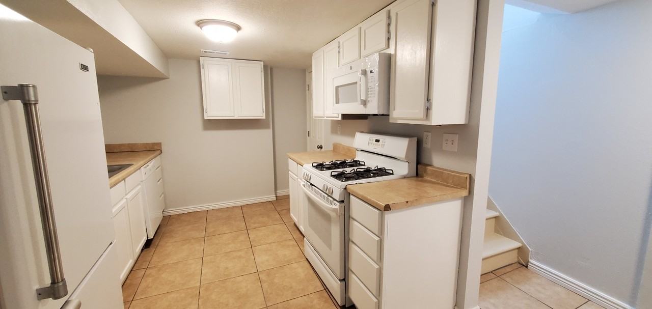 5295 S 1760 W #B - Photo 4 of 12