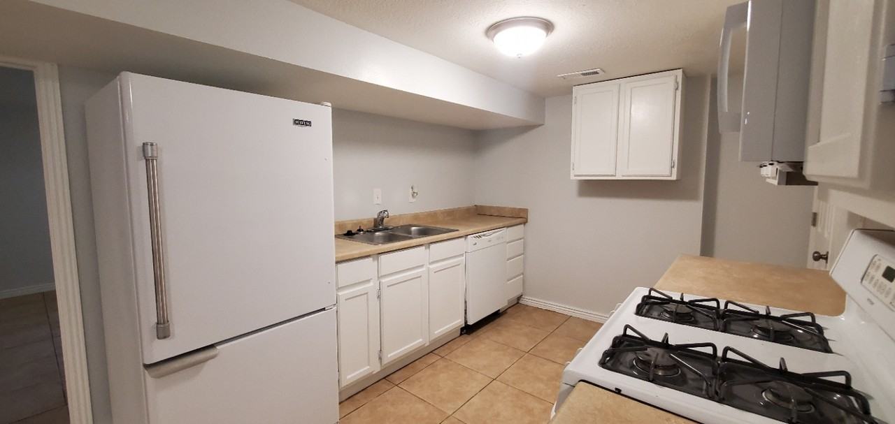 5295 S 1760 W #B - Photo 6 of 12