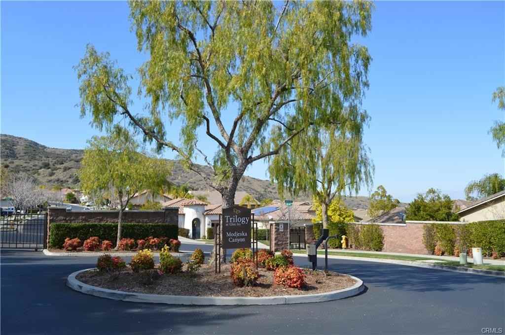 24098 Boulder Oaks Dr #24098 - Photo 3 of 50