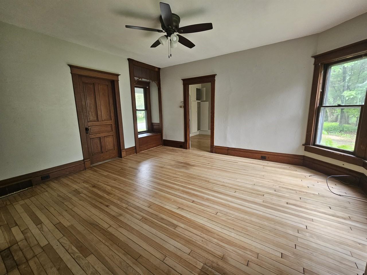 206 N State St - Photo 3 of 8