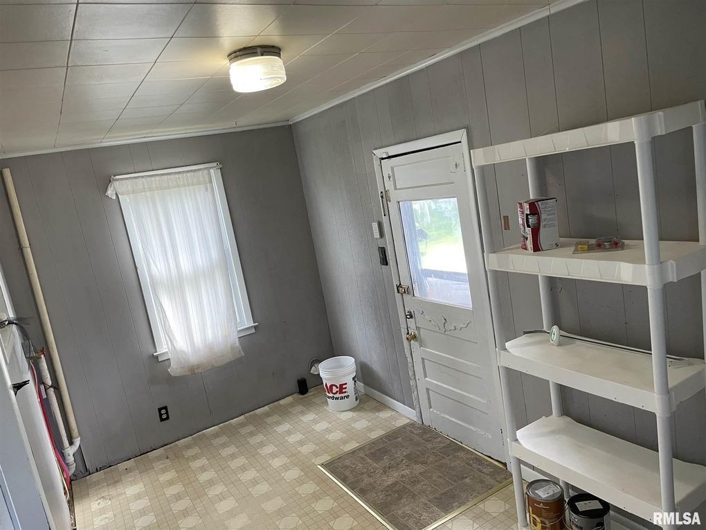 205 S Market St - Photo 2 of 10