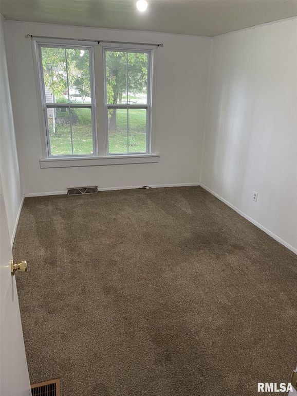 205 S Market St - Photo 3 of 10