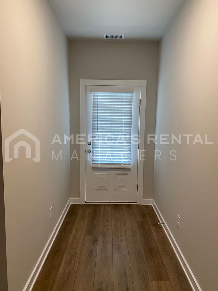 1300 Brookhaven Dr - Photo 3 of 31