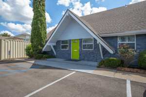 featured image of 2840 Robinson Street