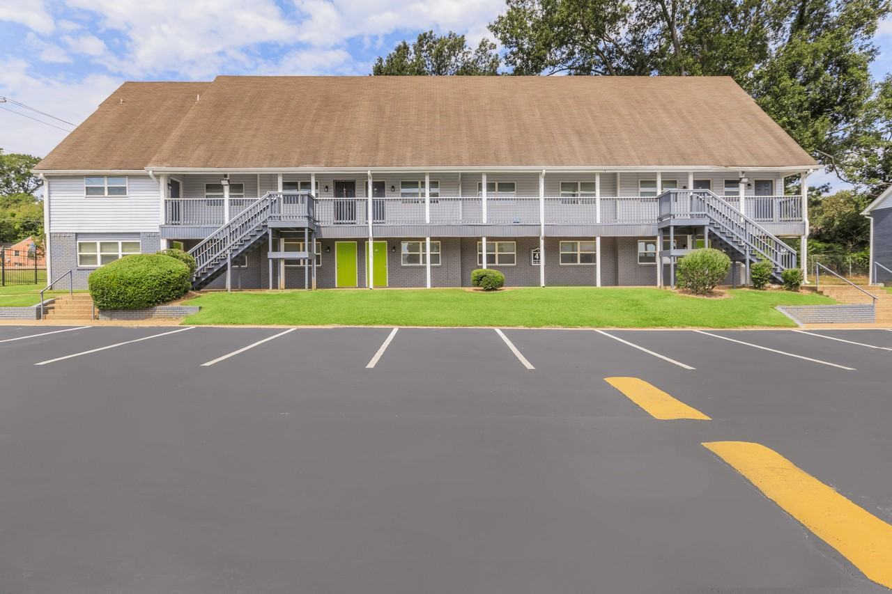 The Park at Queens Court - Photo 2 of 11