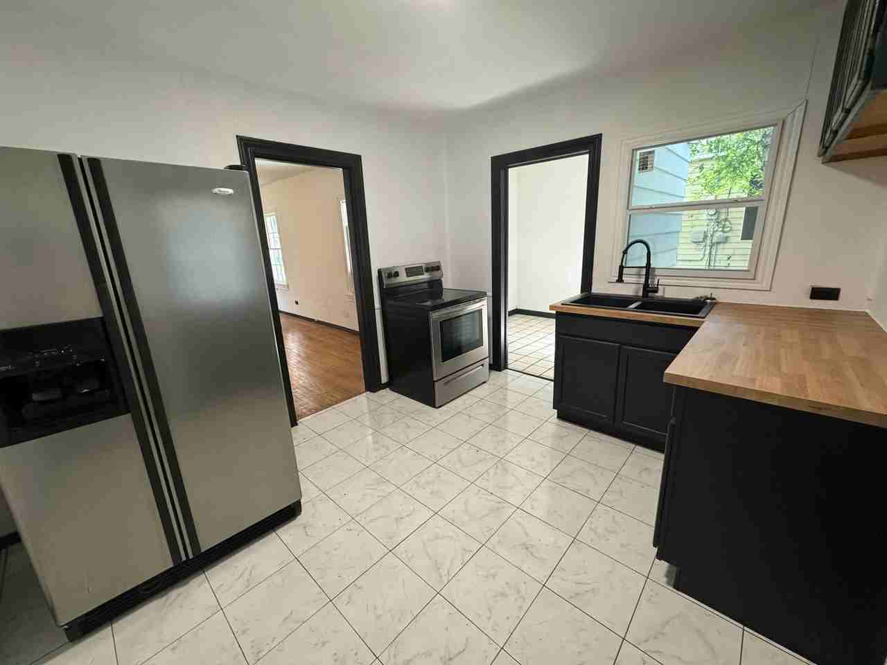 902 Burch St - Photo 6 of 9