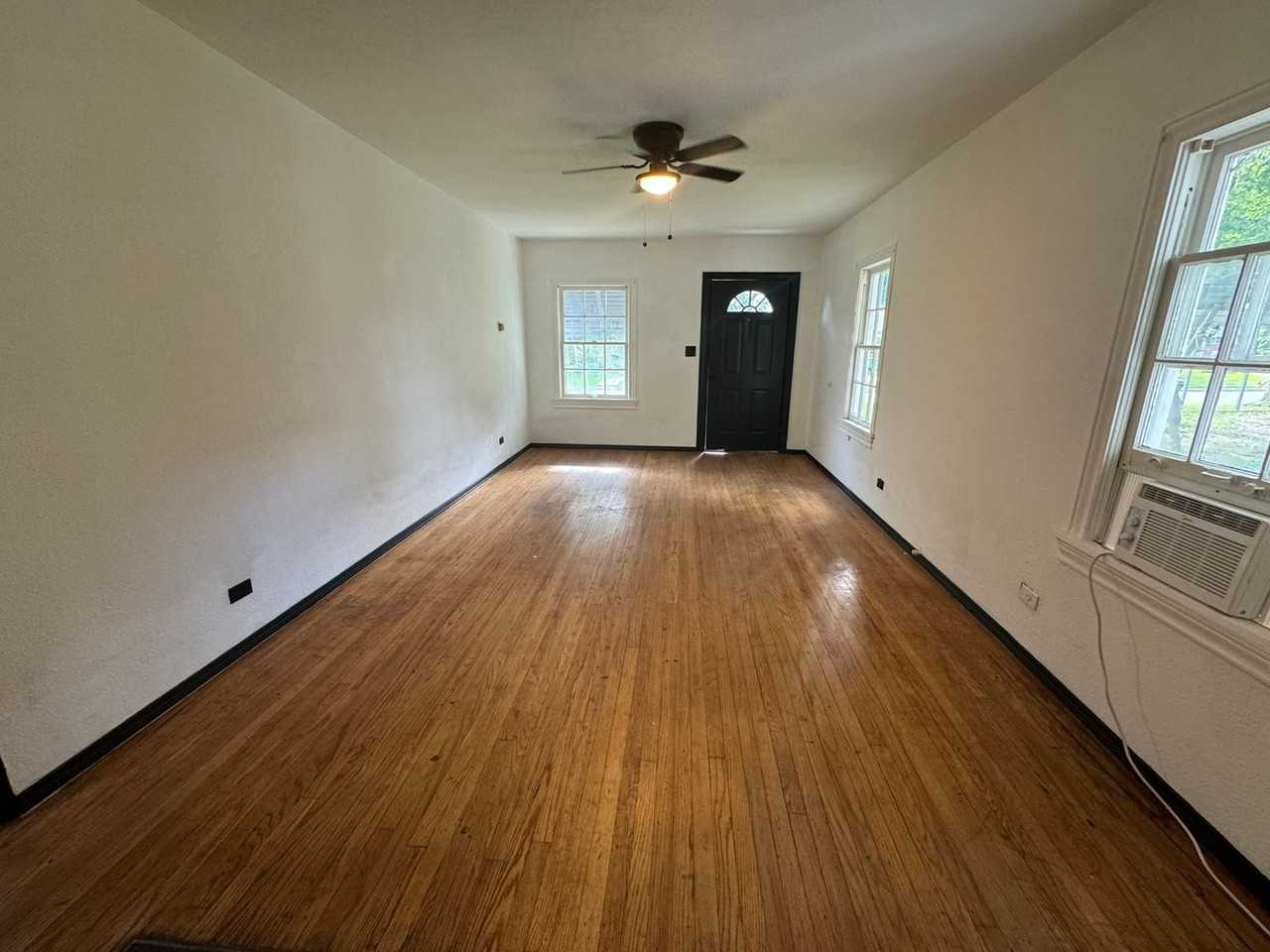 902 Burch St - Photo 7 of 9