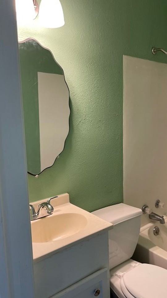 916 Cason St - Photo 3 of 16