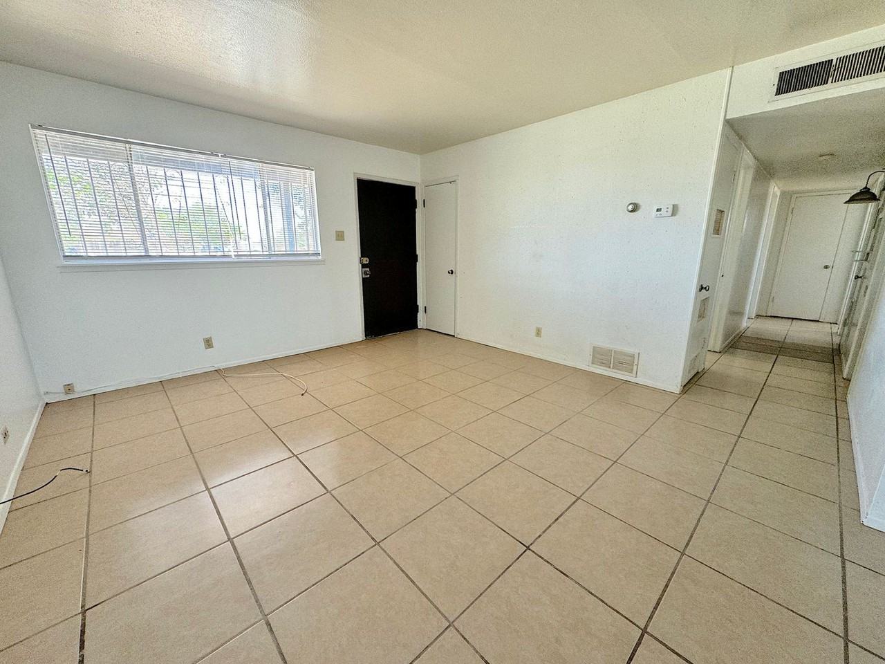 10357 Woodberry Ct - Photo 2 of 17