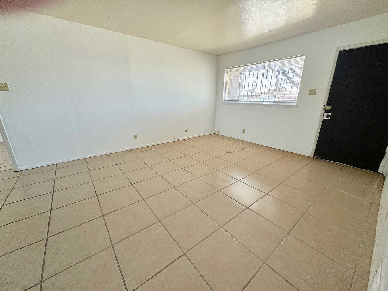 10357 Woodberry Ct - Photo 3 of 17