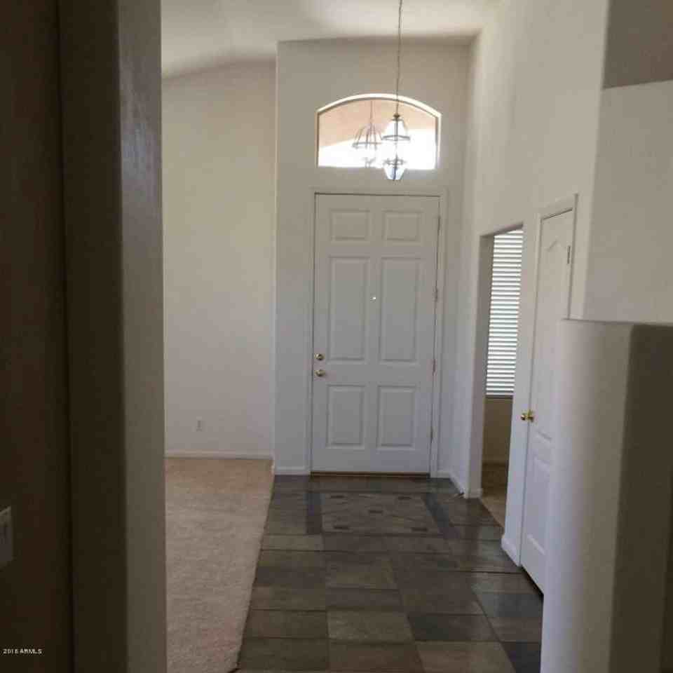 682 W Raven Dr - Photo 4 of 14