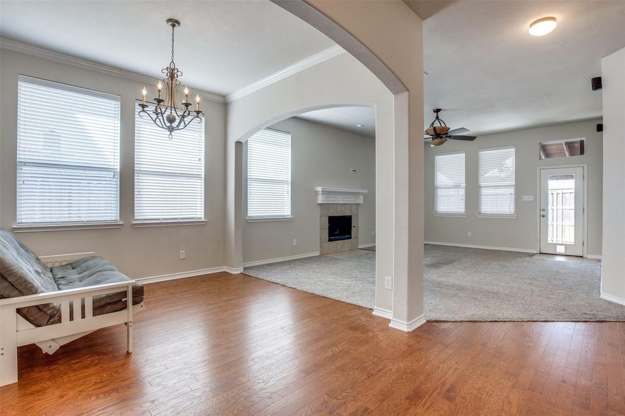 1627 Summerfield Dr - Photo 4 of 29