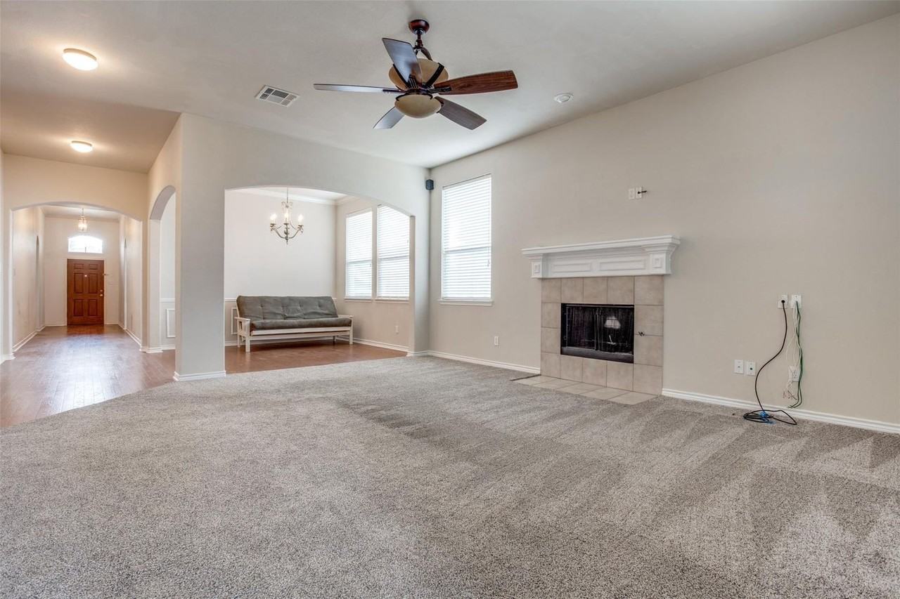 1627 Summerfield Dr - Photo 6 of 29