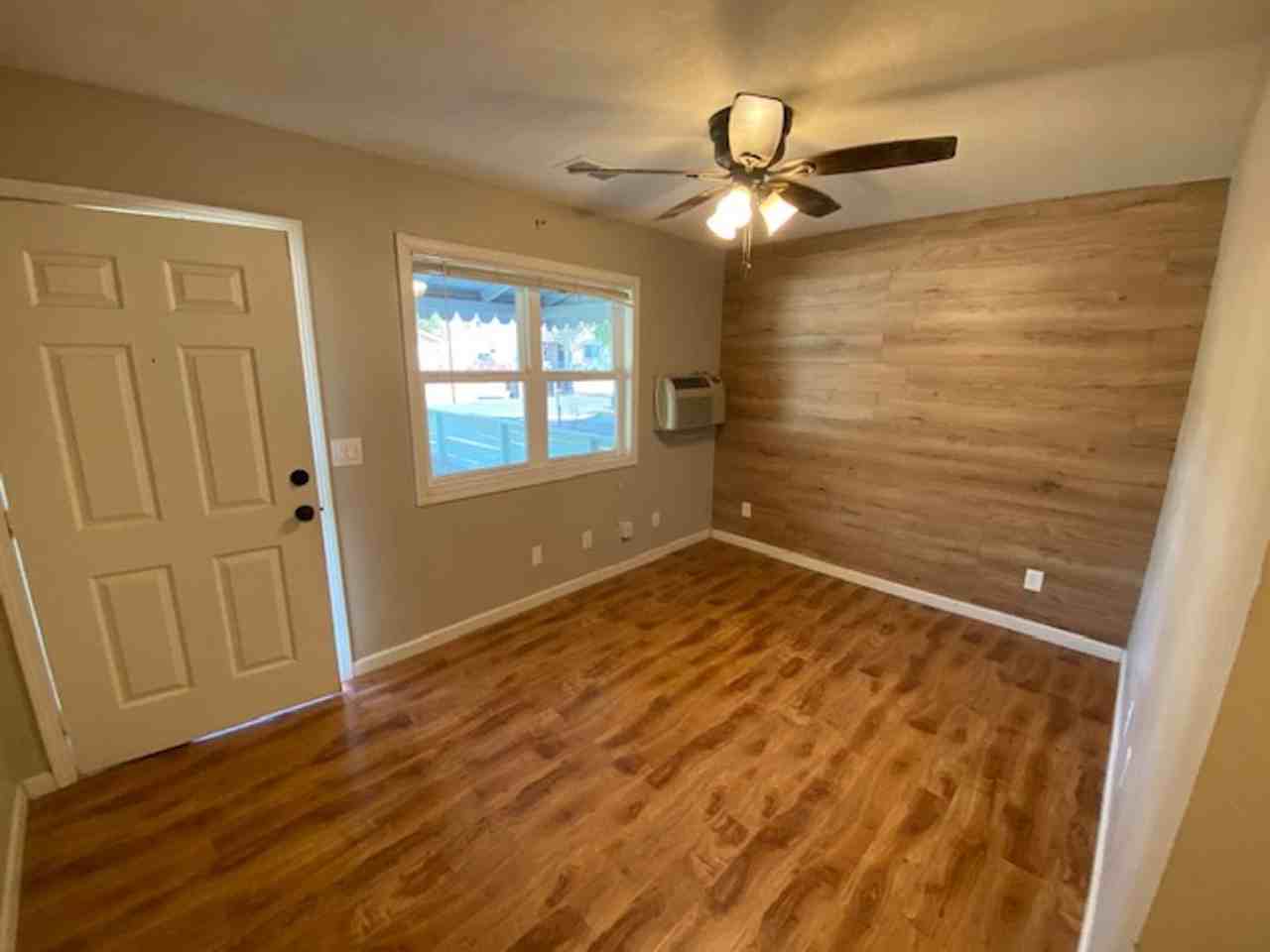 2297 Beaumont St - Photo 2 of 8