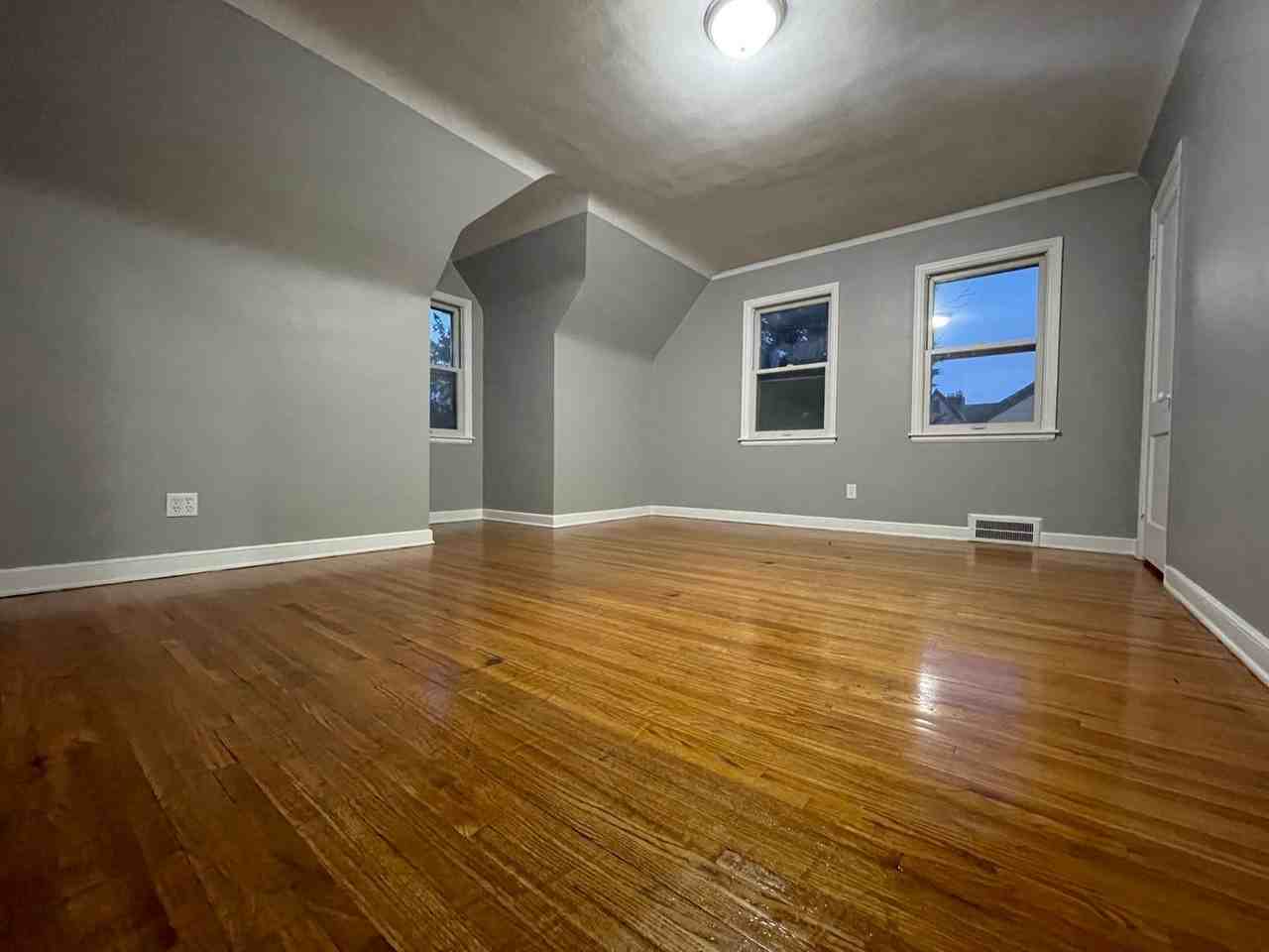 44 Belvidere St W - Photo 3 of 13