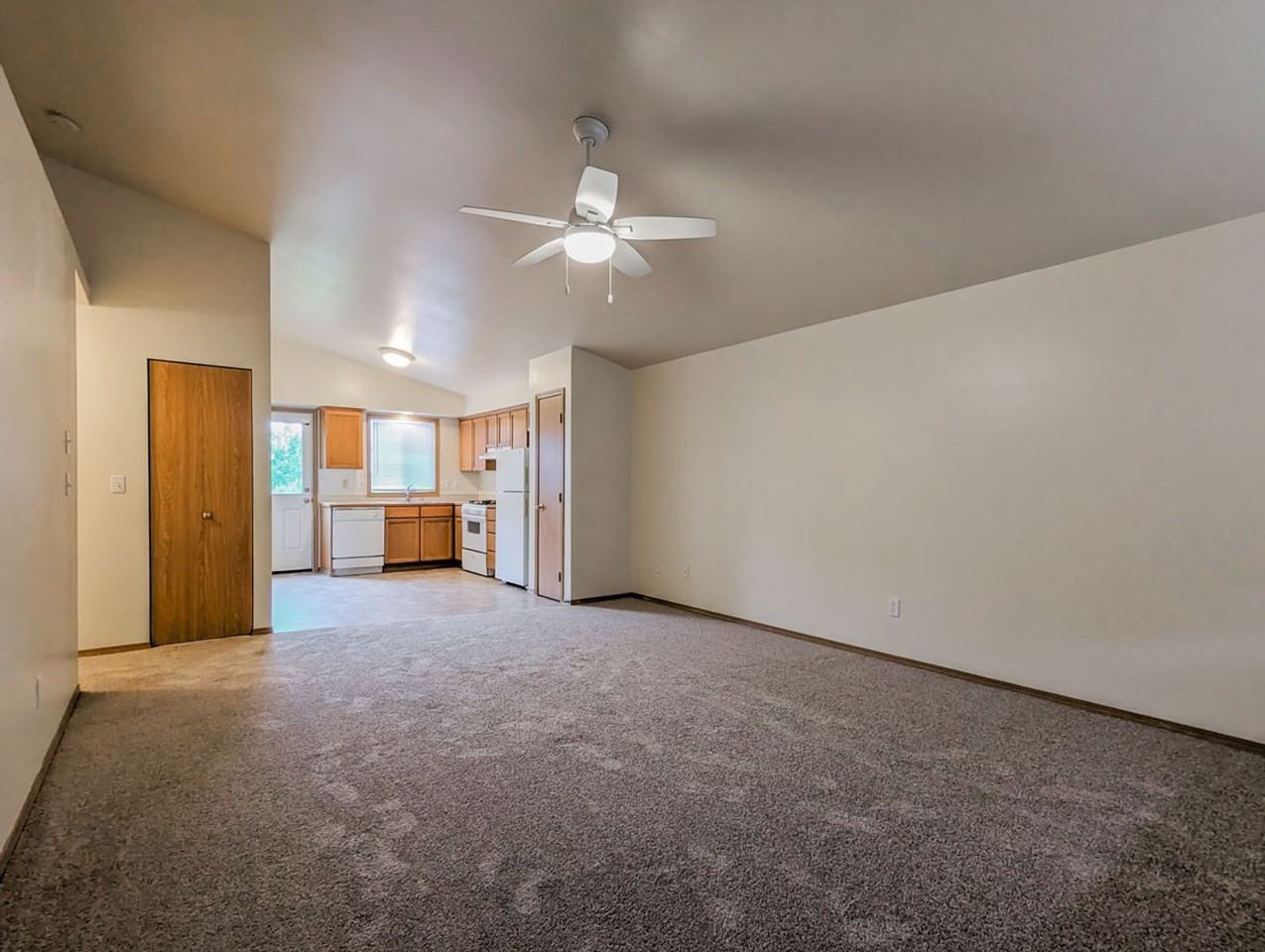 4720 60th Dr Ne - Photo 3 of 8