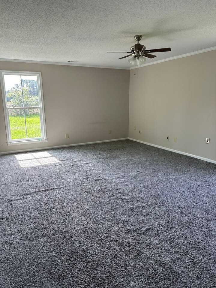 985 Pineland Ave - Photo 7 of 32