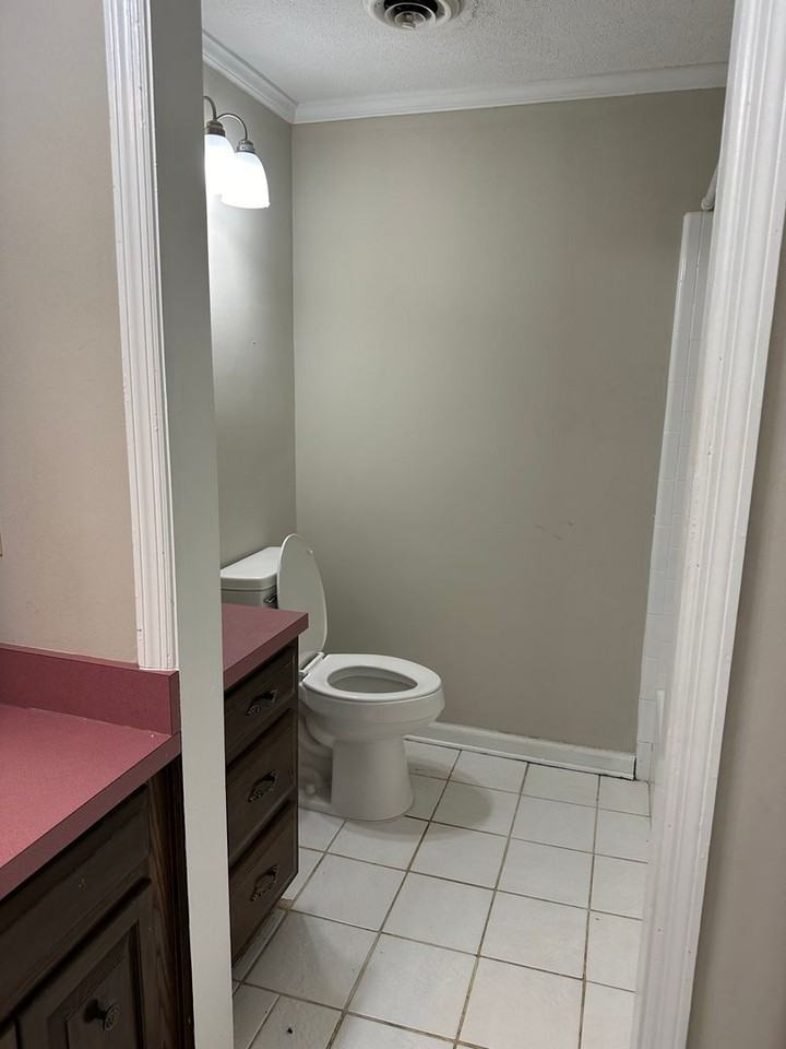 985 Pineland Ave - Photo 6 of 32