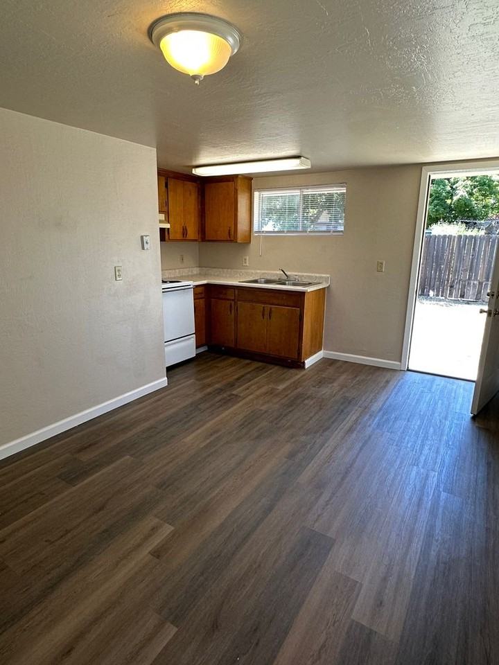 225 Vine St - Photo 3 of 6