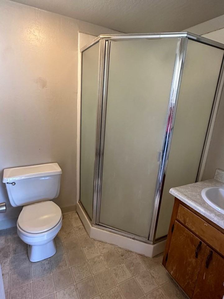 225 Vine St - Photo 5 of 6