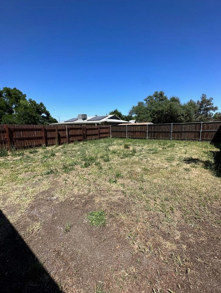 225 Vine St - Photo 6 of 6