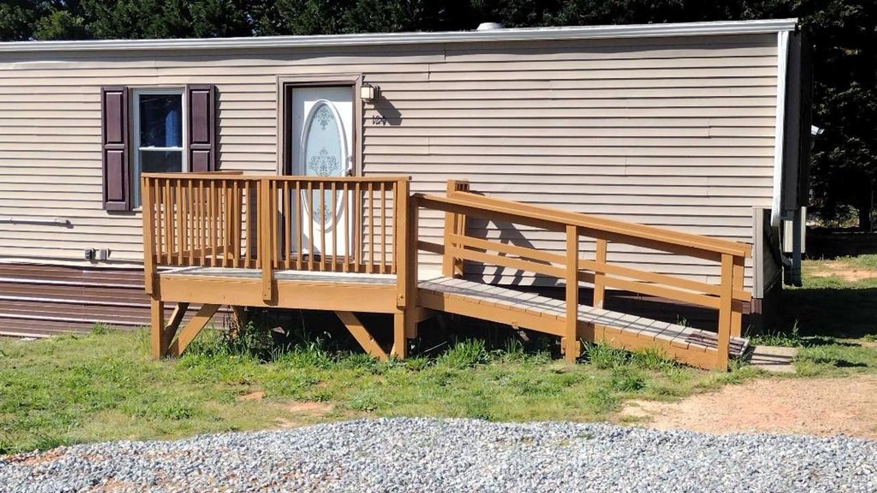 124 Cove View Dr - Photo 2 of 12