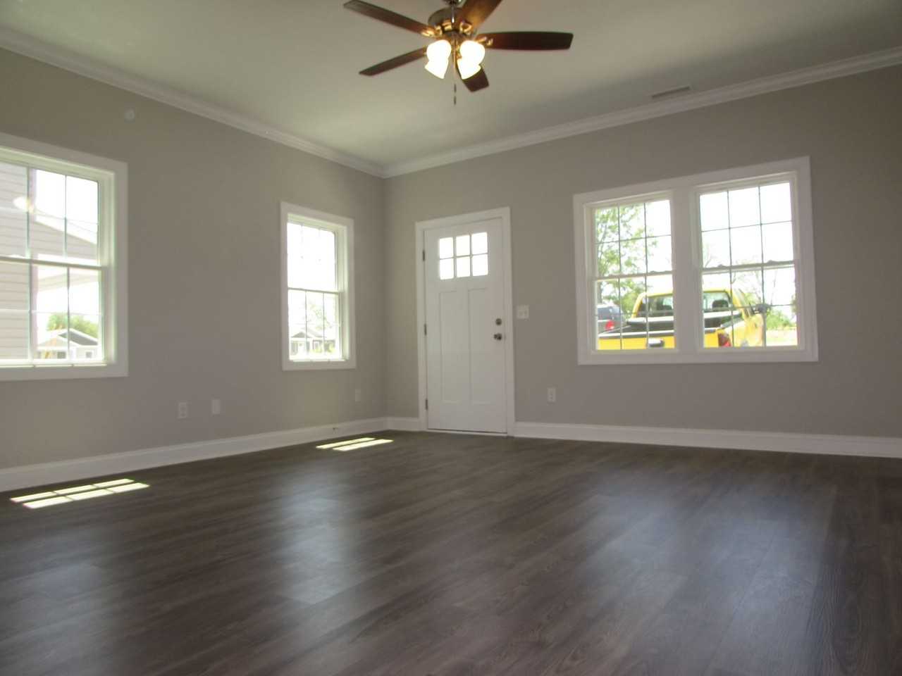1094 20th St Ne - Photo 2 of 12