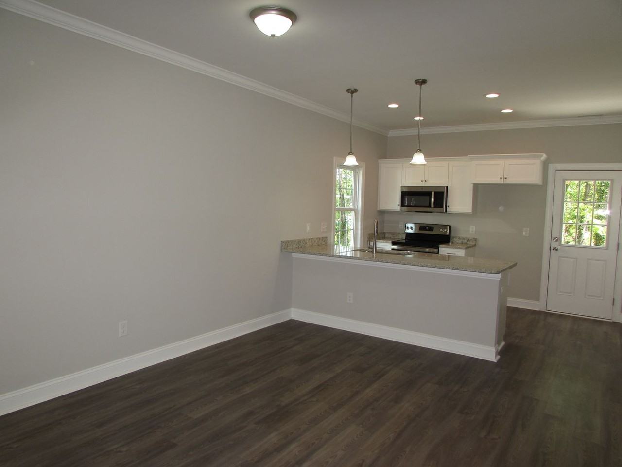 1094 20th St Ne - Photo 3 of 12