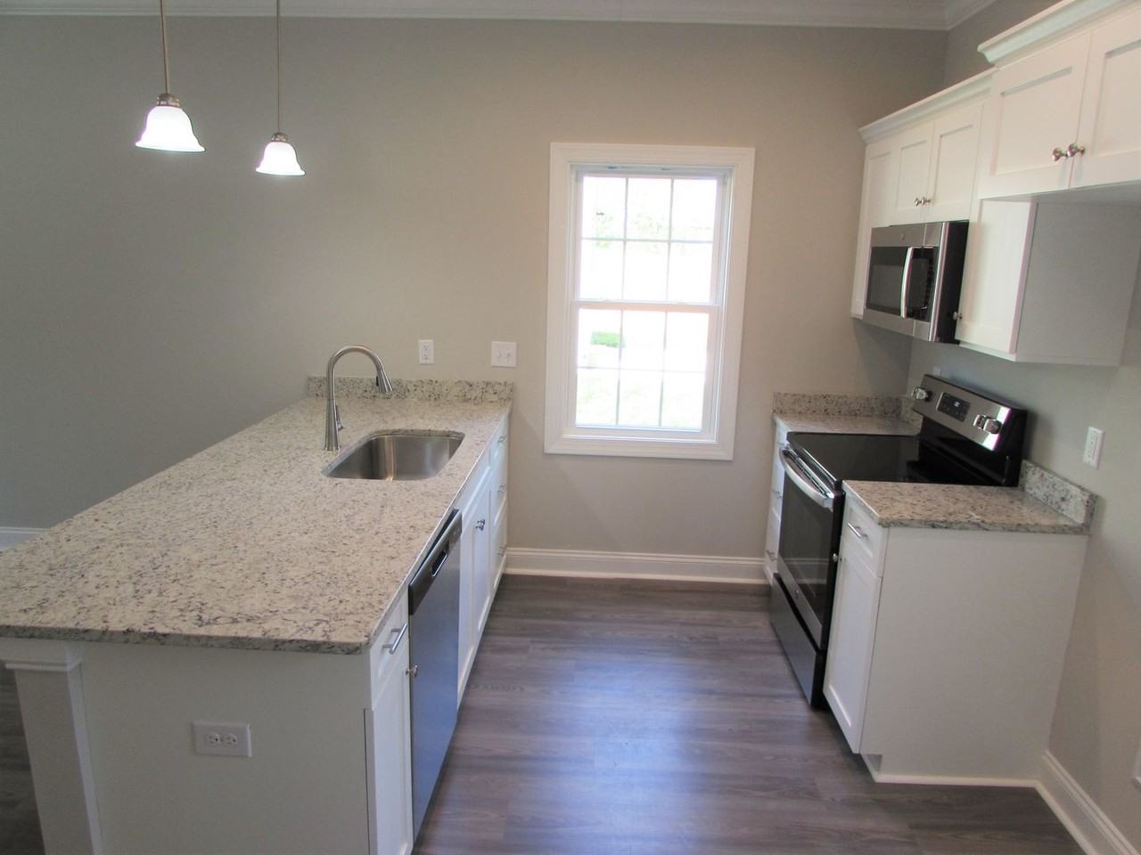 1094 20th St Ne - Photo 5 of 12