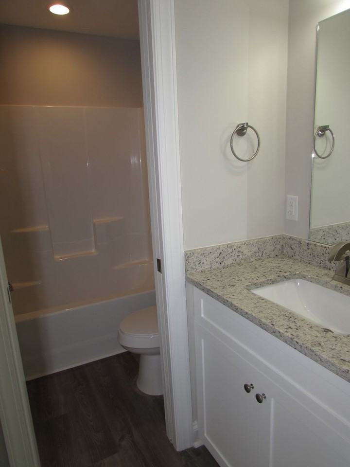 1094 20th St Ne - Photo 7 of 12