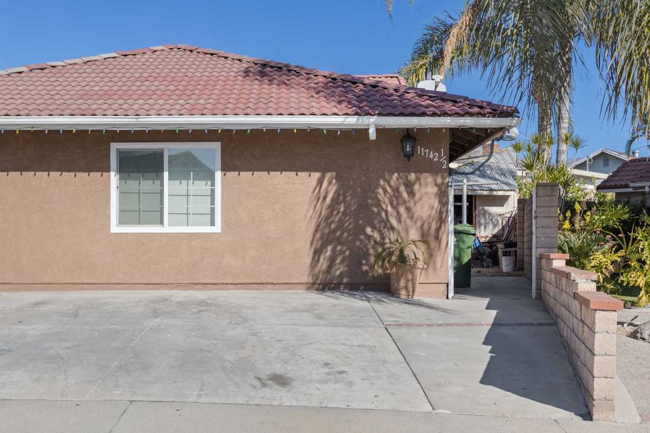 11742 1/2 Rincon Ave - Photo 2 of 18