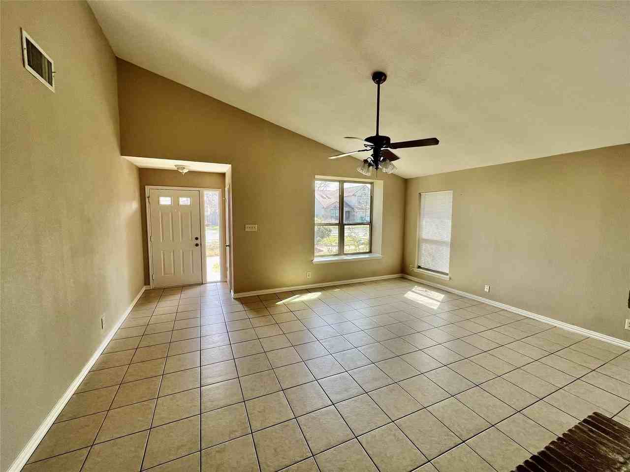 1101 Forest Oaks Path - Photo 3 of 21