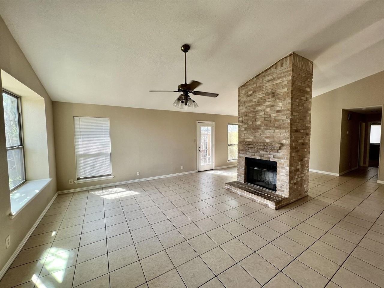 1101 Forest Oaks Path - Photo 4 of 21