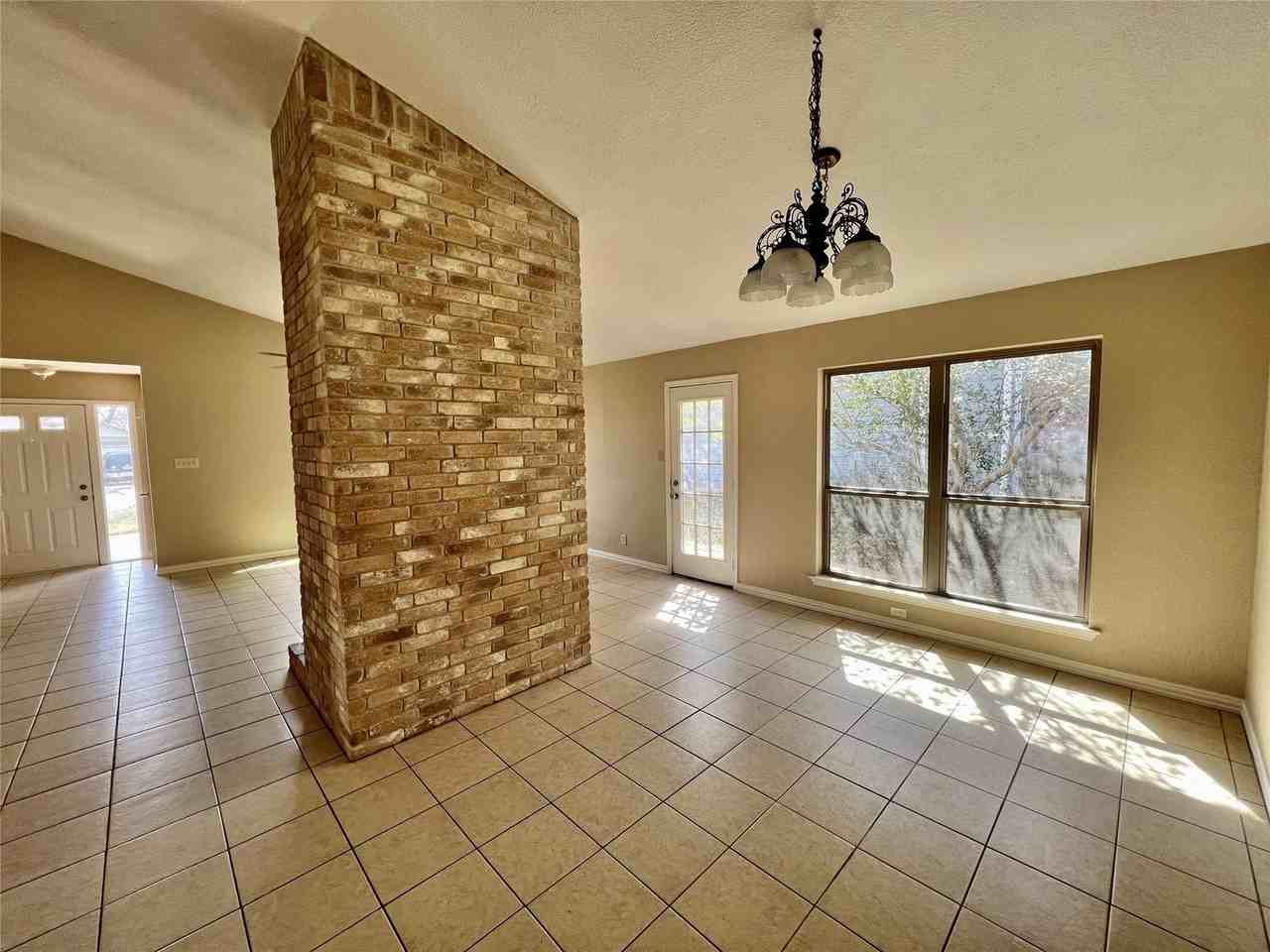1101 Forest Oaks Path - Photo 5 of 21