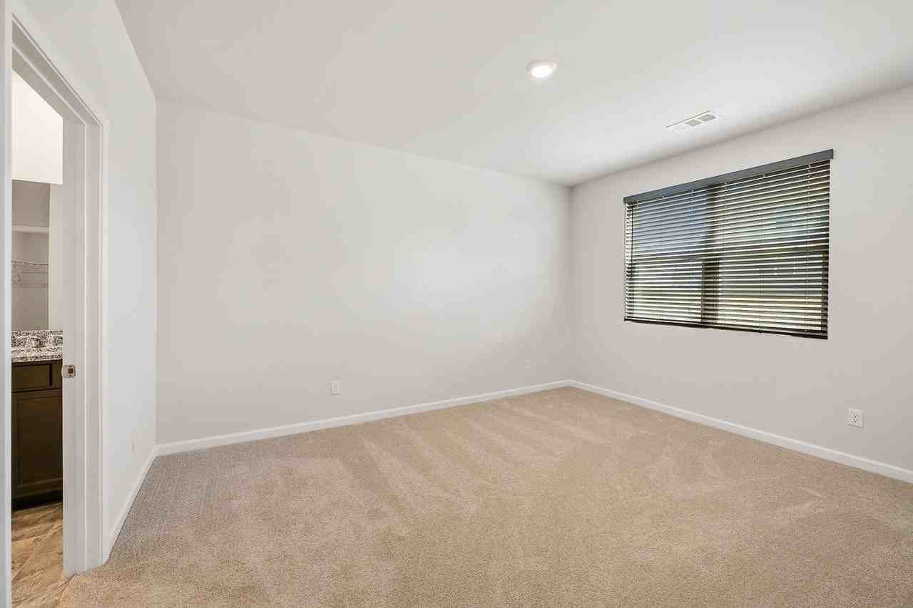 121 Nunally Dr - Photo 2 of 43