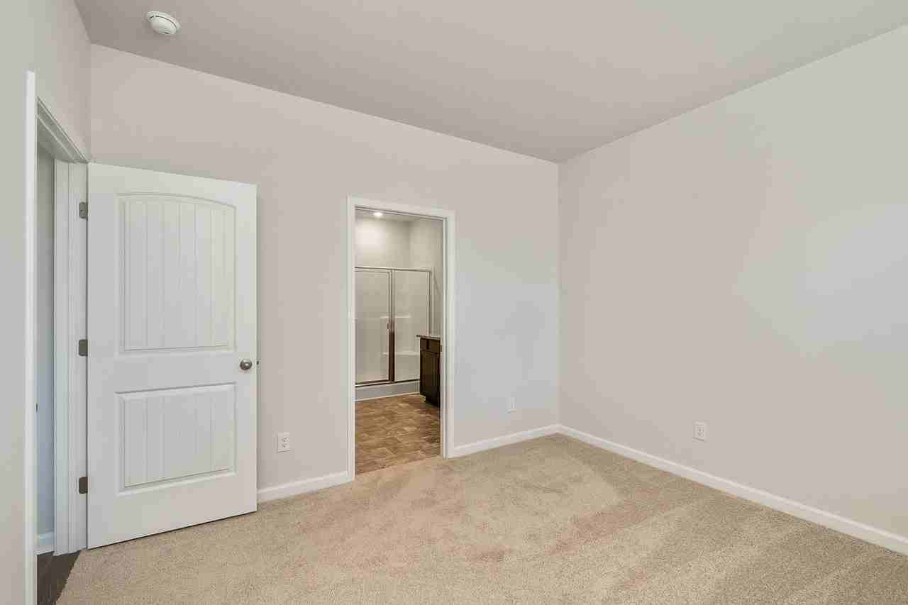 121 Nunally Dr - Photo 3 of 43