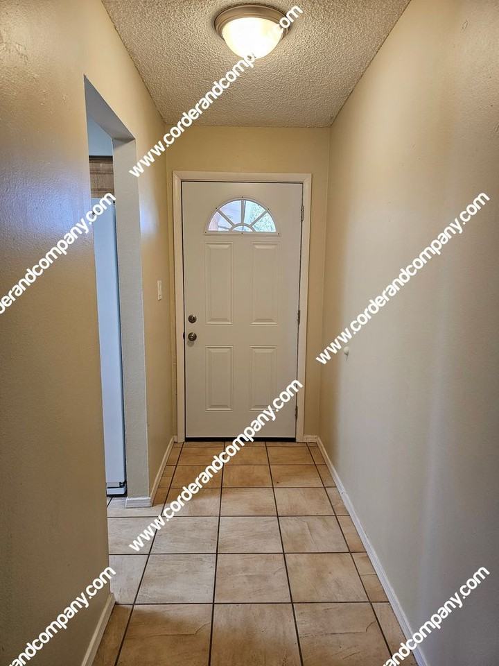 4720 Overland St Ne - Photo 3 of 25